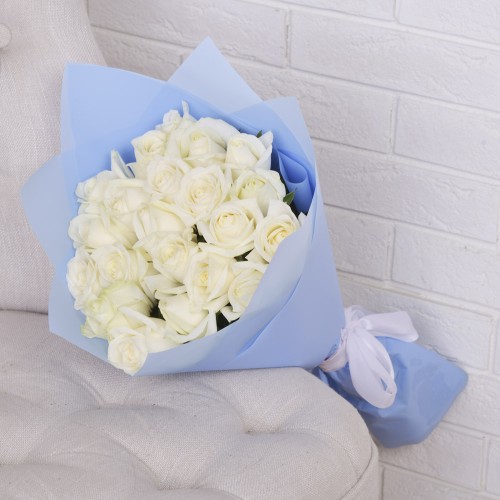 Купить на заказ Букет из 21 белой розы с доставкой в Туркестане