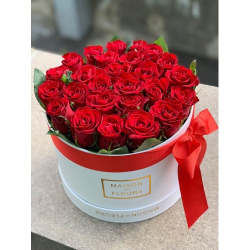 Купить на заказ 25 красных роз в коробке с доставкой в Туркестане