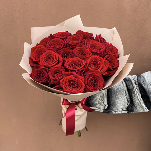 Купить на заказ Букет из 19 красных роз с доставкой в Туркестане