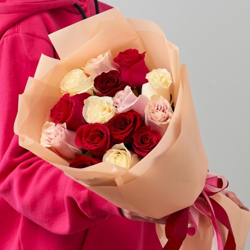 Купить на заказ Микс из 15 роз с доставкой в Туркестане